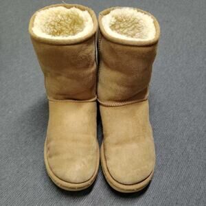 UGG Australia Women's Classic Short Boots Sheepskin Lined Size 9 Brown Suede